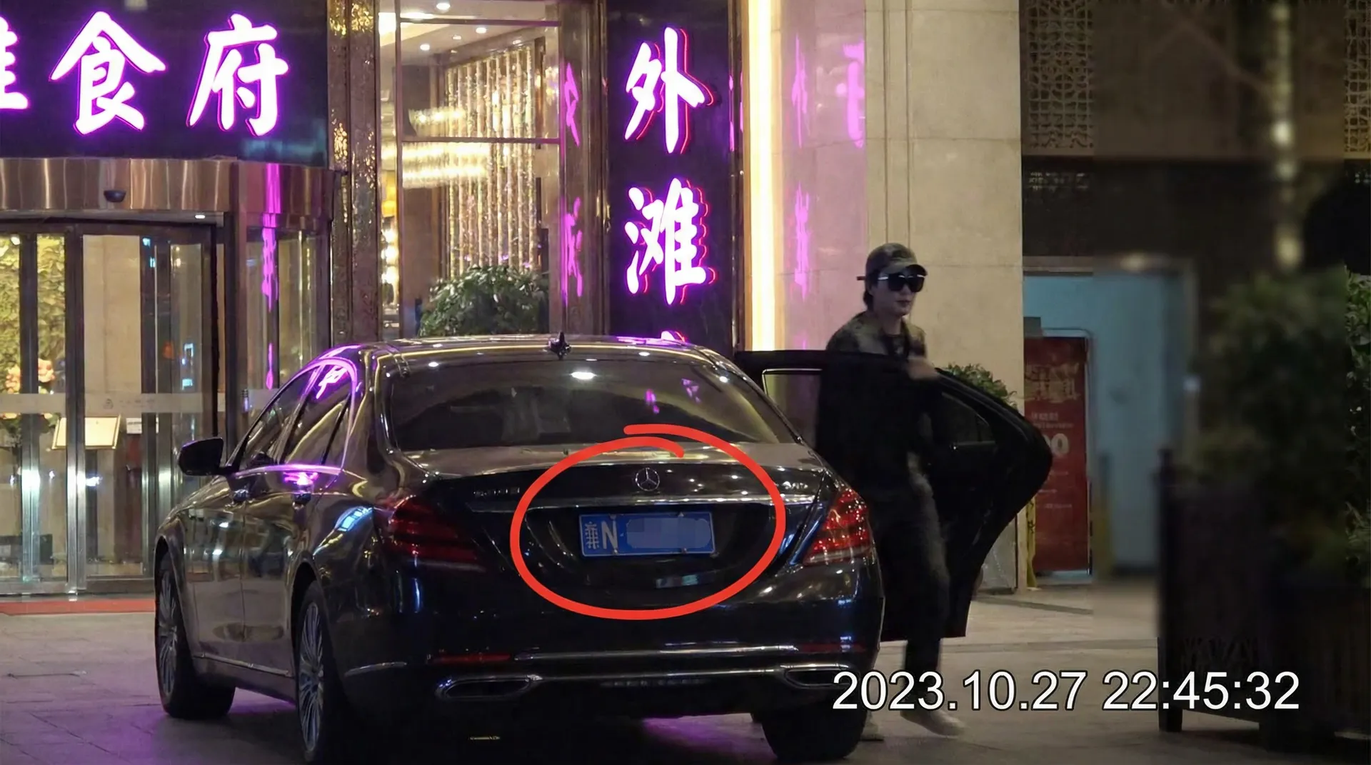 黑料不打样 | 黑料不打样官方平台-今日热点黑料不打样爆料专区 - 豪车餐厅外偷拍